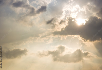 Fototapeta Sluneční paprsek a obloha po dešti 191062165